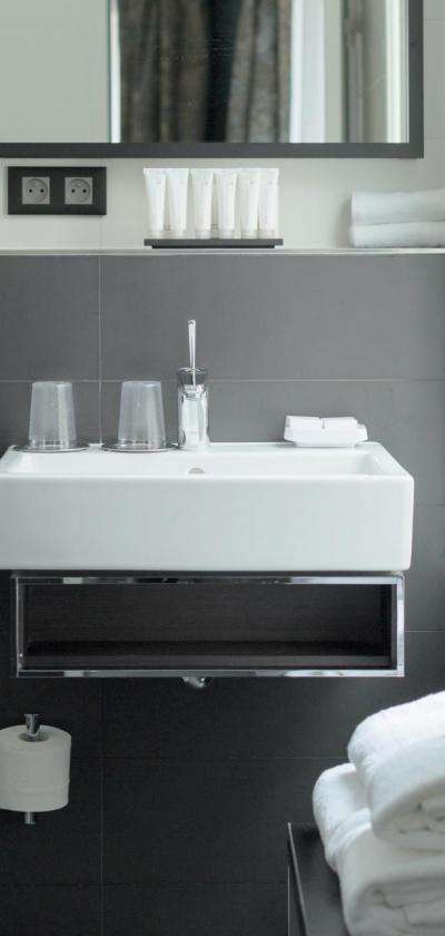 XO Hôtel - bathroom